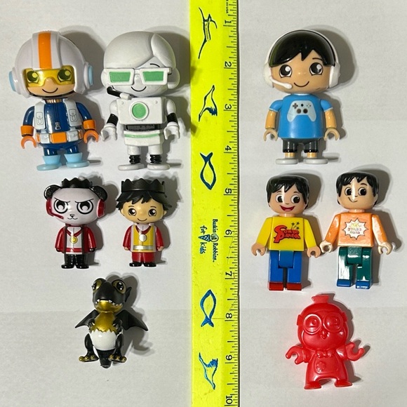 9 Ryan’s World: Space Pilot, White Robot, Gamer, 2 Princes, Shelldon Dragon +3 - Picture 3 of 3